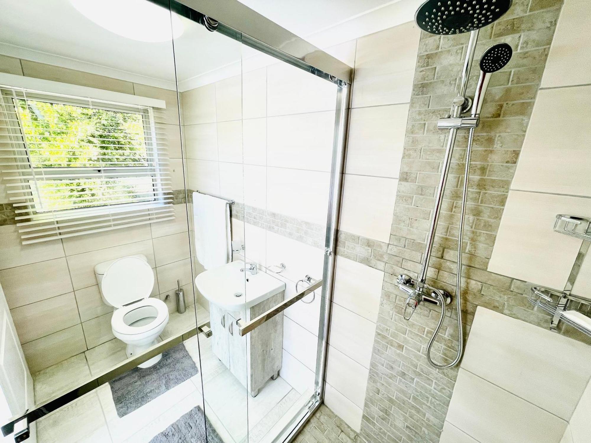 Hotel Vibes Cape Town Plattekloof Bagian luar foto